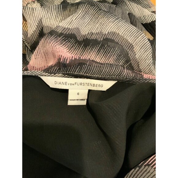 Diane Von Furstenberg Multicolor Wavy Patterned 100% Silk "Lizbeth" Dress, Sz 6 - Picture 7 of 7